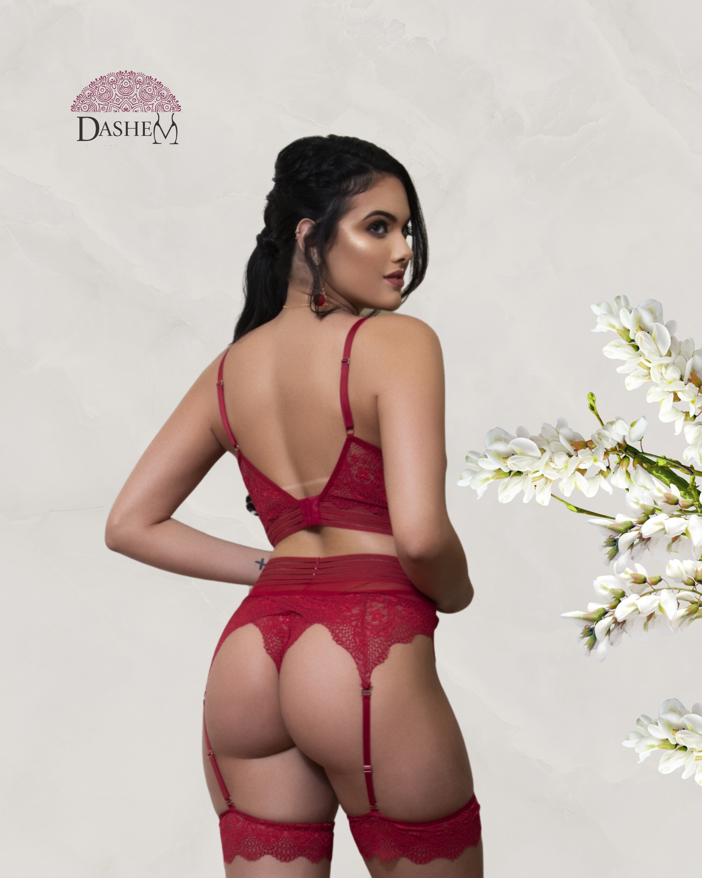 CROPPED SET WORKED IN ANTI-ALLERGIC LACE WITH DETAIL OF HIMALAYAN ELASTIC ON THE BRA AND GARTERY STRAP. COMES WITH A GARMENT BELT AND PERSEX.